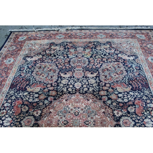 54 - Large Kashan machine woven carpet in Persian style, 273cms x 370cms