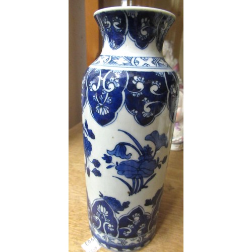 581 - Chinese turquoise dog of foe figure, Chinese blue and white decorated vase, small Chinese bowl decor... 