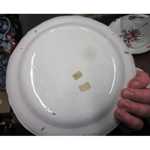 532 - Quantity of various tin glazed floral decorated plates