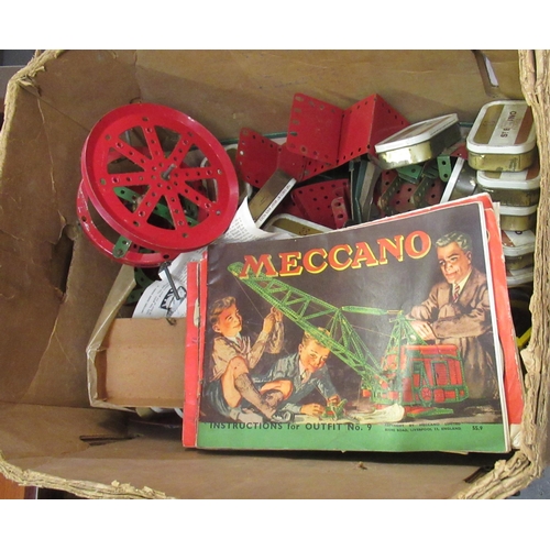 101 - Quantity of various Meccano and Meccano instruction booklets