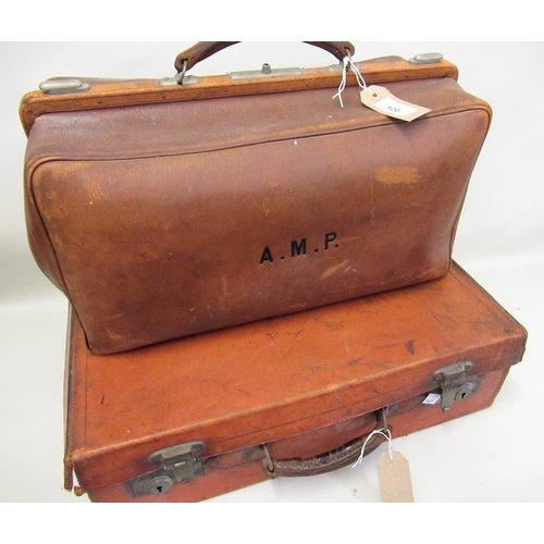 120 - Early 20th Century leather Gladstone type bag, 46cms wide together with a small leather suitcase, 50... 