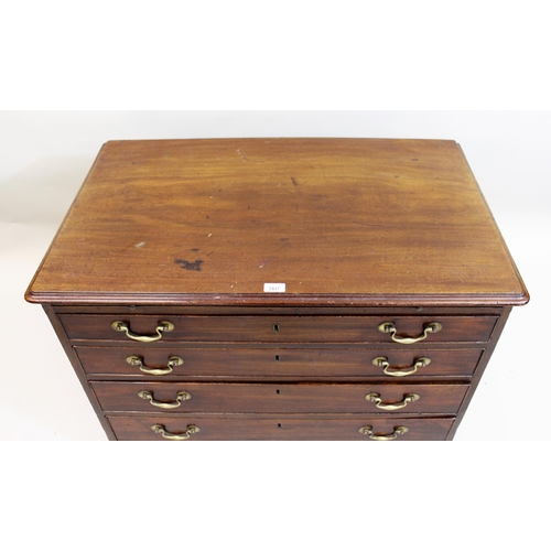 1437 - Small George III mahogany chest, the moulded top above a brushing slide and four graduated drawers w... 