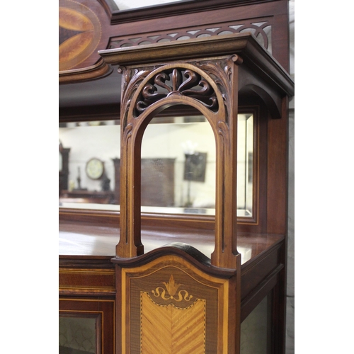 1473 - Good quality Edwardian mahogany and line inlaid semi bow-fronted side cabinet, with mirrored galleri... 