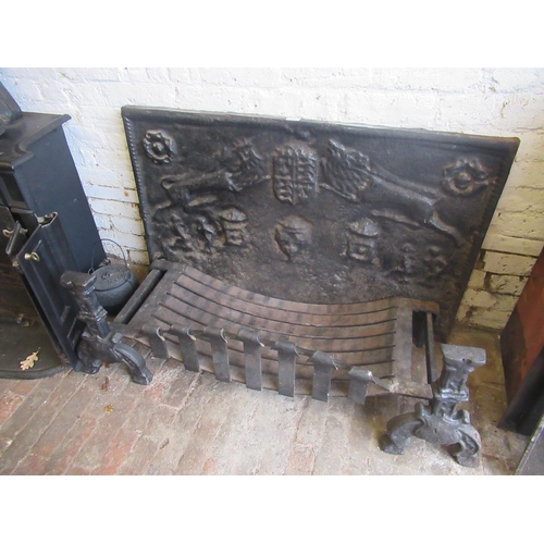 1520 - Large antique cast iron fireback, with a pair of large dogs and wrought iron grate, 110cms wide x 69... 