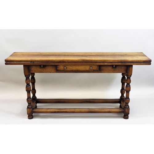 1525 - Good quality reproduction rectangular oak drop-leaf dining table, with single side drawer, turned su... 