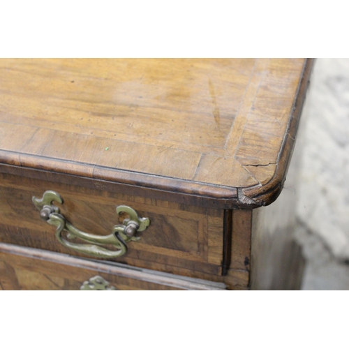 1552 - 18th Century walnut and crossbanded kneehole desk, with a single long drawer and six small drawers a... 