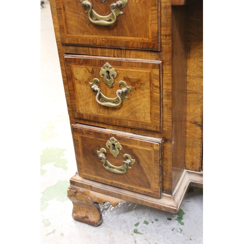 1552 - 18th Century walnut and crossbanded kneehole desk, with a single long drawer and six small drawers a... 