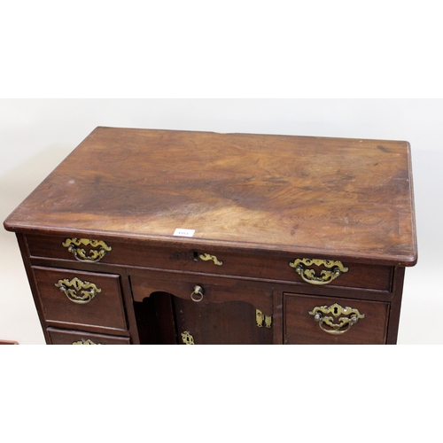 1553 - George III mahogany kneehole desk, the moulded top above a single long and six small drawers with cu... 