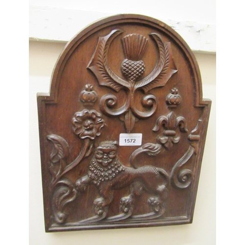 1572 - 20th Century mahogany carved plaque, decorated with a rose, Fleur de Lis thistle and lion rampant, 3... 