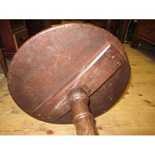 1470 - 18th Century oak tray top circular pedestal table with gun barrel turned support and cabriole pad le... 