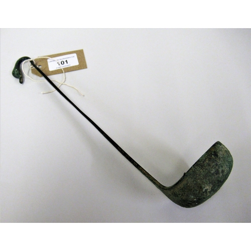 101 - Antique Greco Roman green patinated bronze ladle with swan's head handle, 26cms long