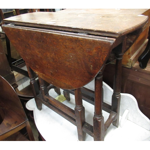 1562 - Small antique oak gateleg table on turned tapering supports with stretchers, 74cms wide