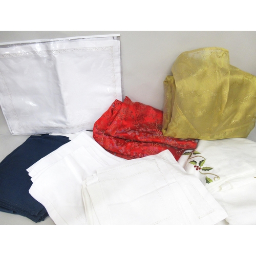 33 - Box of various table linens