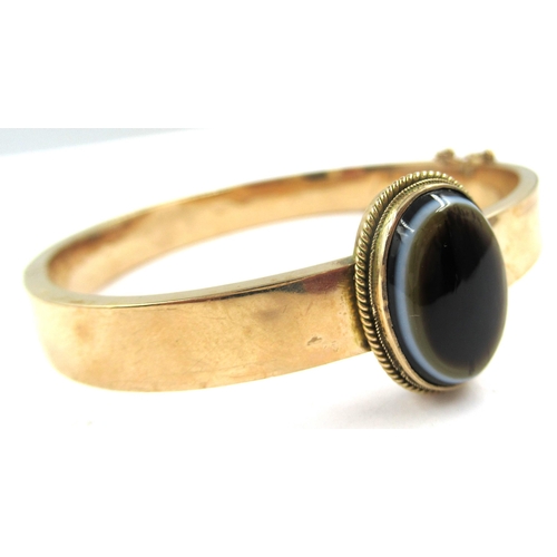 697 - Victorian 9ct gold bangle set oval banded agate, 12.5g