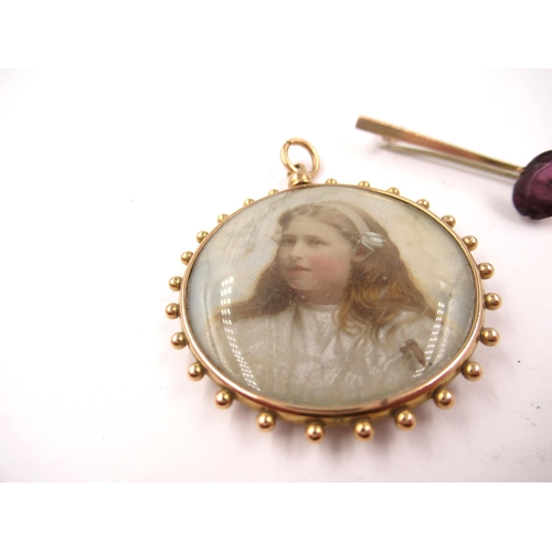 761 - Victorian 15ct gold mounted photograph pendant together with a 9ct gold amethyst set bar brooch