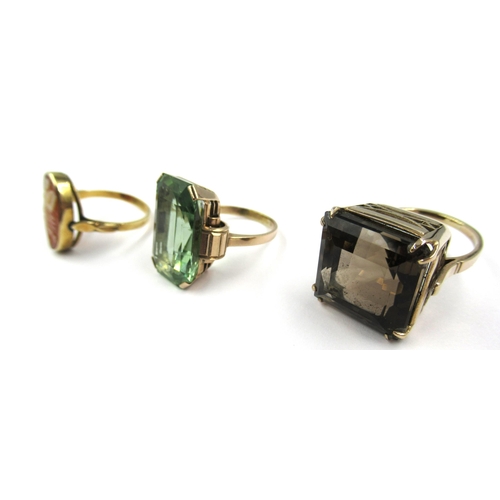 790 - Large smoky quartz single stone ring, a similar green stone ring and shell cameo ring