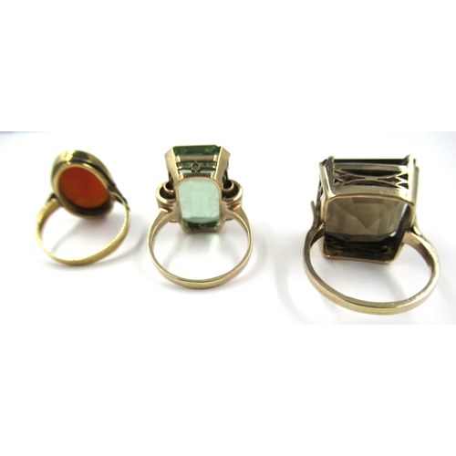 790 - Large smoky quartz single stone ring, a similar green stone ring and shell cameo ring