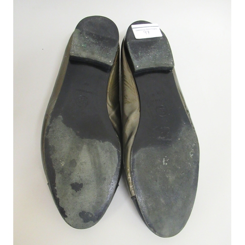 97 - Chanel, pair of green and black patent leather ballerina flats, size 40, together with one dust bag