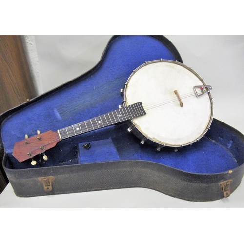 111 - Savana banjo ukulele in a fitted case