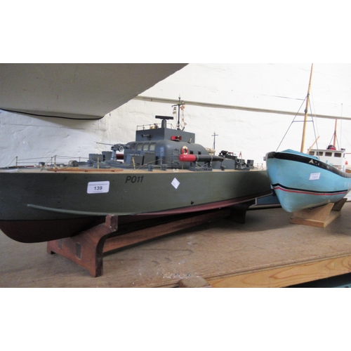 139 - Radio controlled model torpedo boat, 103cms long overall, with stand and controller, together with a... 