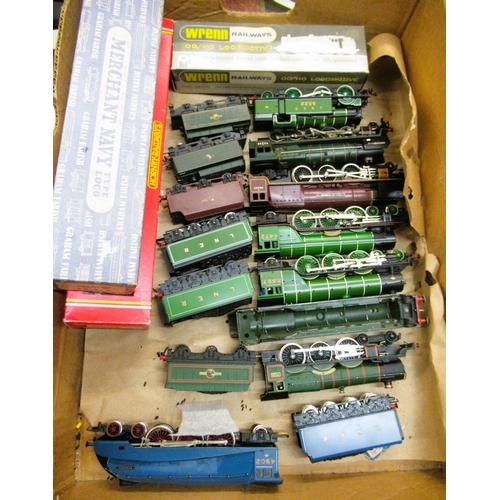 159 - Group of seven various Hornby Dublo gauge locomotives with tenders, three empty non matching boxes a... 