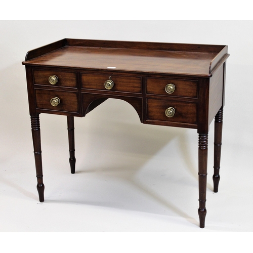 1817 - Regency mahogany five drawer side table having kneehole centre and brass knob handles, with ring tur... 