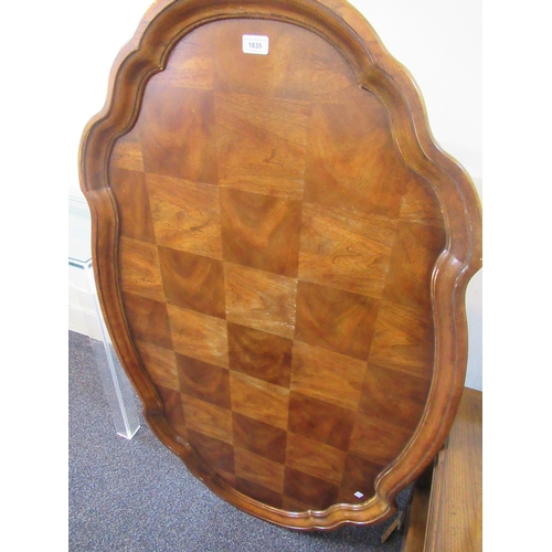 1835 - American oval cherry wood coffee table, with a shaped moulded top