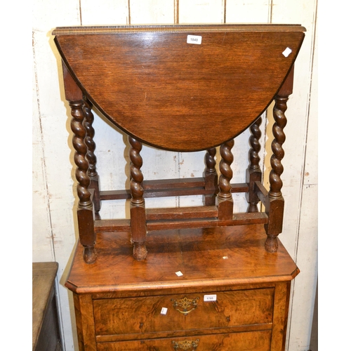 1840 - Small early 20th Century oak gateleg table on barley twist supports, together with an oak lamp stand... 