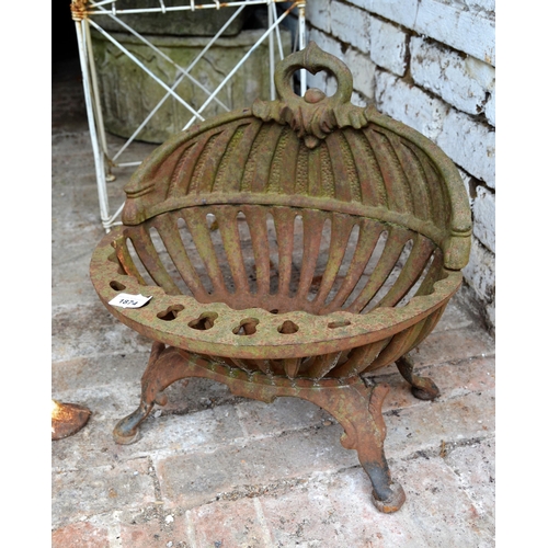 1874 - Small cast iron fire basket