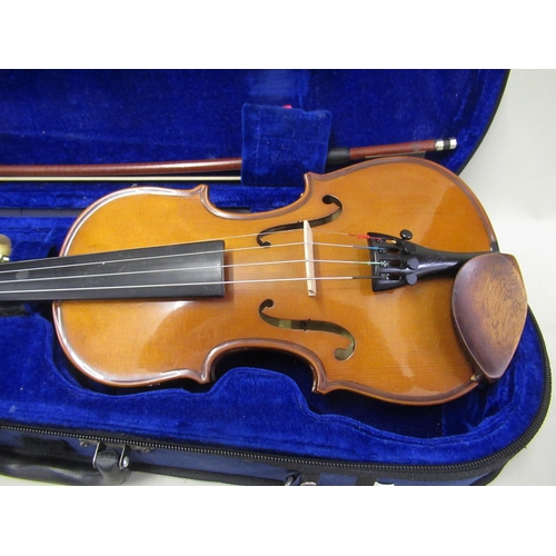 252 - Stentor student violin in a fitted cased