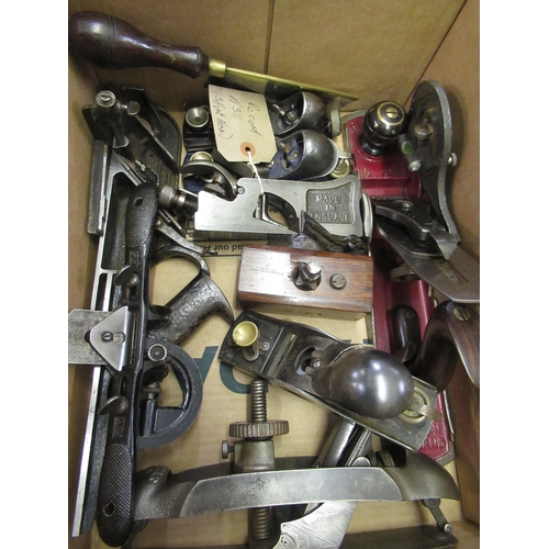 362 - Quantity of various woodworking tools including various planes, a short nose plane, spokeshave and t... 