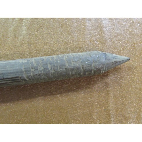 390 - Antique Native carved war club / throwing stick