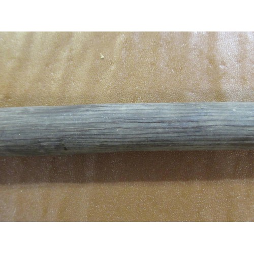 390 - Antique Native carved war club / throwing stick