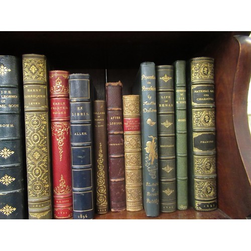 425 - Seven volumes, ' Works of Thomas Hardy ', four volumes, ' Works of S. Laing ' and a quantity of othe... 