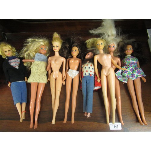 208 - Box containing a collection of 1960's / 70's Barbie dolls and various accessories