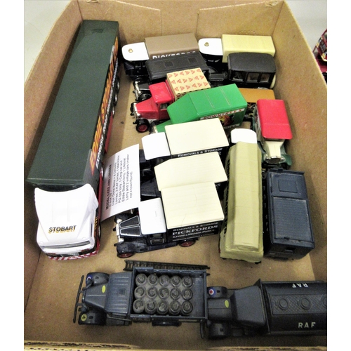 233 - Briefcase containing a collection of fifteen various modern model cars and lorries in boxes, togethe... 