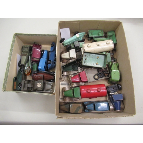 233 - Briefcase containing a collection of fifteen various modern model cars and lorries in boxes, togethe... 