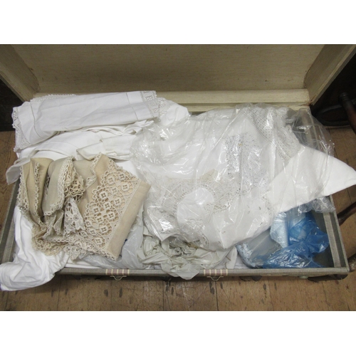 66 - Large trunk containing a quantity of various table and other linen