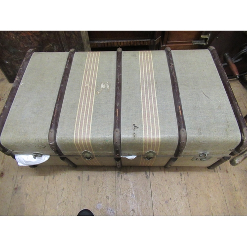 66 - Large trunk containing a quantity of various table and other linen