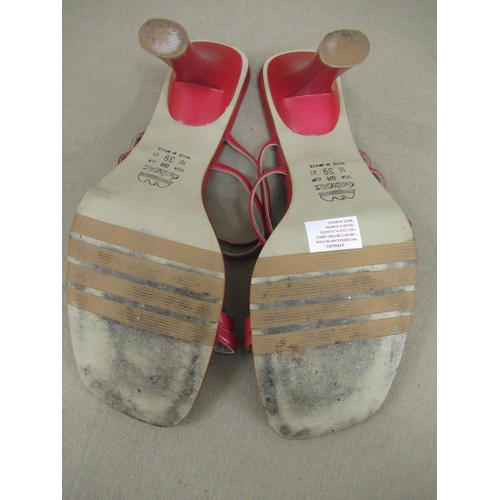 85 - Pair of ladies Gabor white leather shoes with tan trim and buckle, size 7 together with a pair of An... 