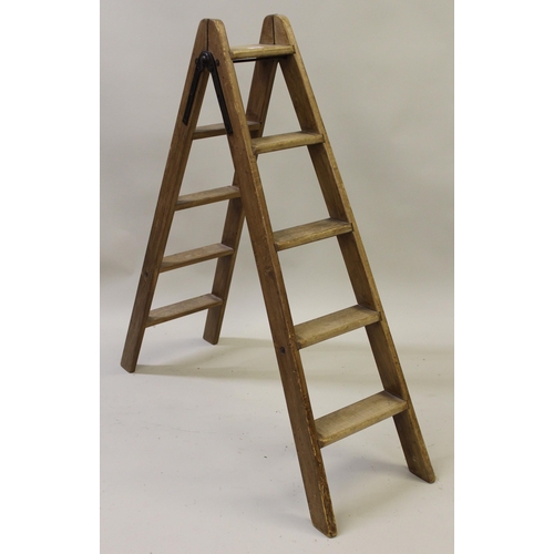 1516 - Small Victorian five tread wooden folding step ladder