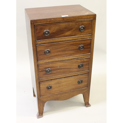 1551 - Small reproduction mahogany chest of four drawers with ring handles, raised on splay feet, 40 x 28 x... 