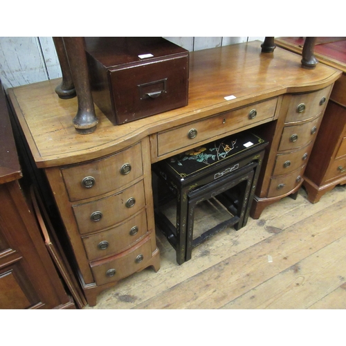 1555 - Edwardian mahogany and line inlaid semi bow front twin pedestal dressing table, 121 x 54 x 74cm high