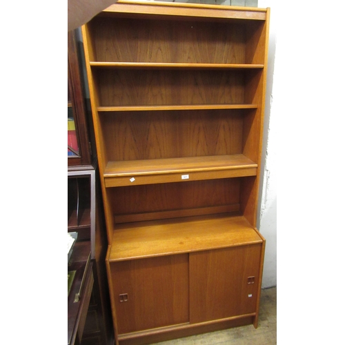 1677 - Mid 20th Century teak bookcase and a matching side cabinet with sliding doors, 185cm high x 88cm wid... 