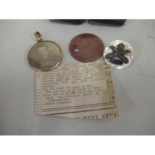 259 - World War I tag for S. Freshwater, an enamel military badge and a photograph of the soldier in a 9ct... 