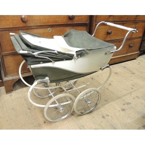 124 - Silver Cross doll's pram