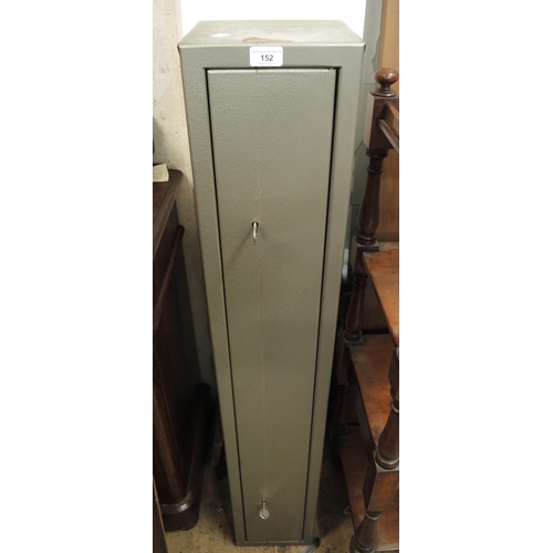 152 - Steel gun cabinet with two locks and keys