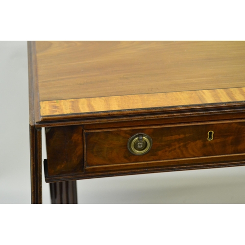 1626 - Small good quality 19th Century mahogany satinwood crossbanded and black line inlaid rectangular dro... 