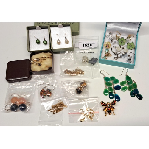 1028 - Quantity of various earrings including gold and silver