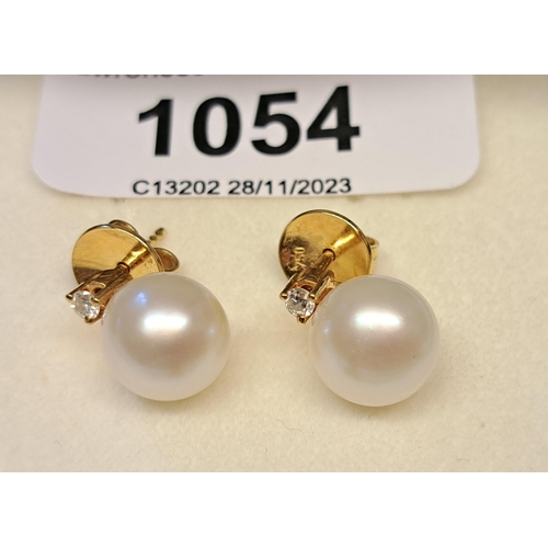 1054 - Pair of 18ct yellow gold diamond and cultured pearl stud earrings